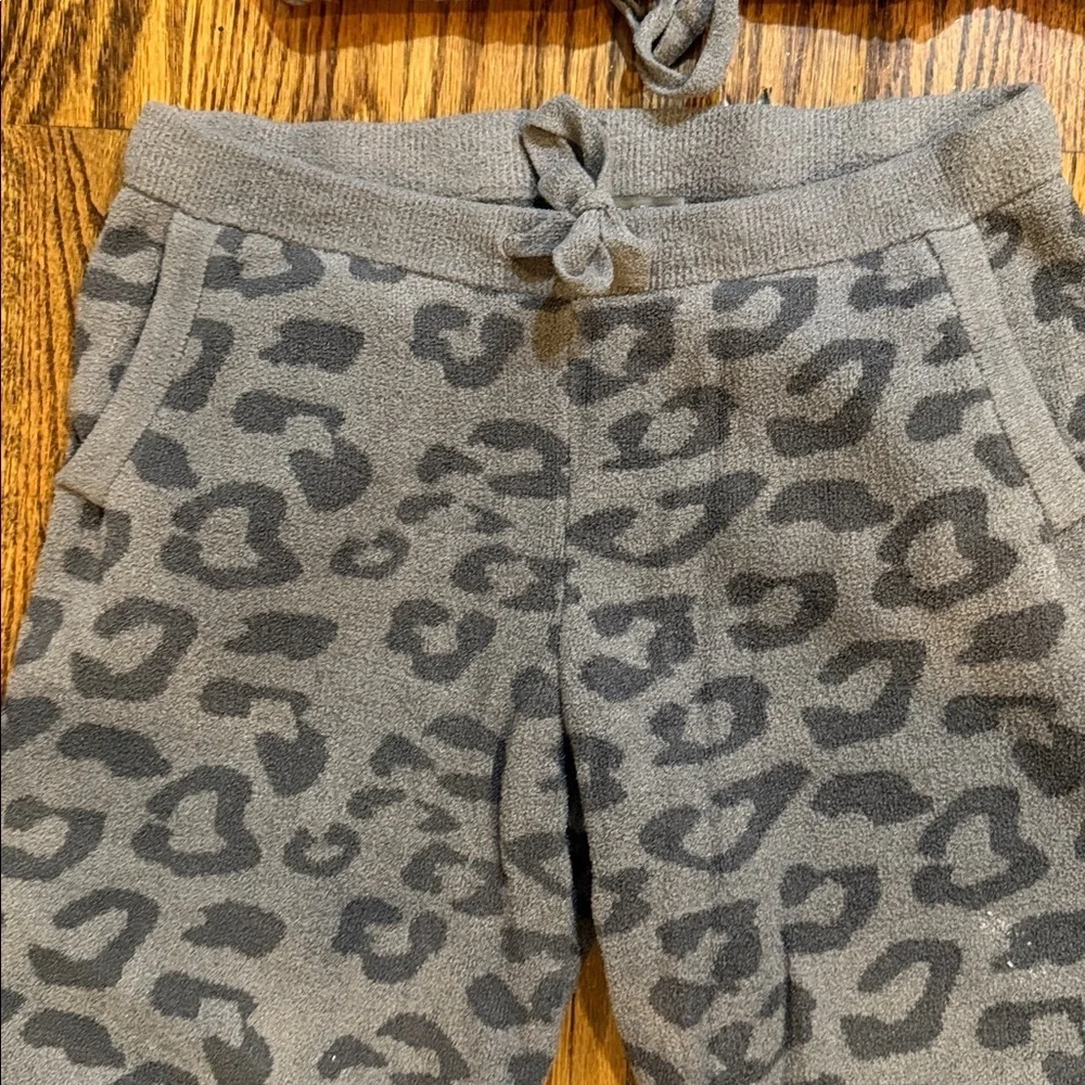 Barefoot dreams girls matching leopard print set (top/bottom) size 12/14 EUC